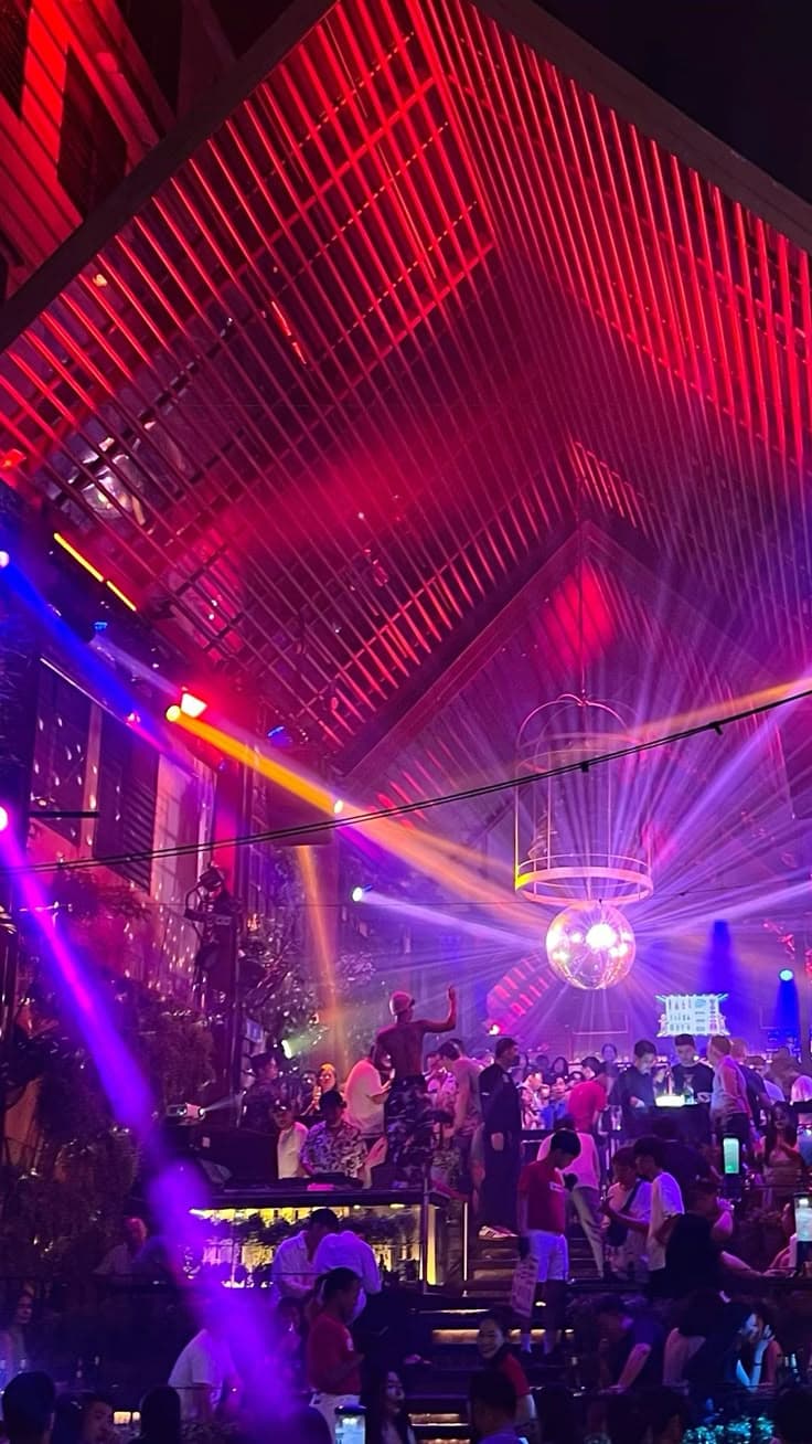 Nightlife districts venue atmosphere